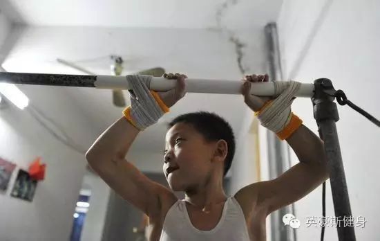 健身手套能防止手掌结老茧吗_手套健身老茧怎么去掉_健身手套老茧