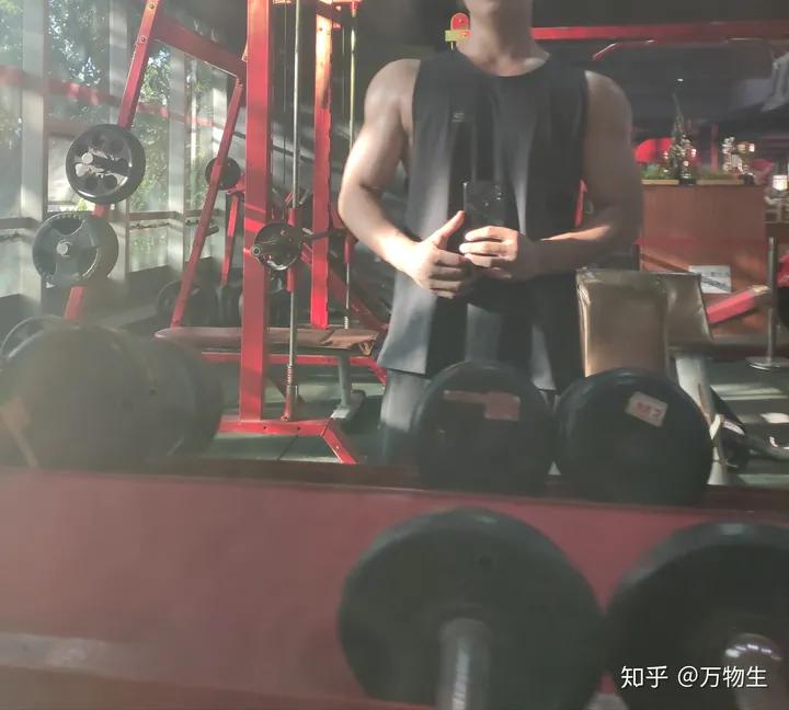 健身手套松一点_锻炼手套_健身手套松点好还是紧点好