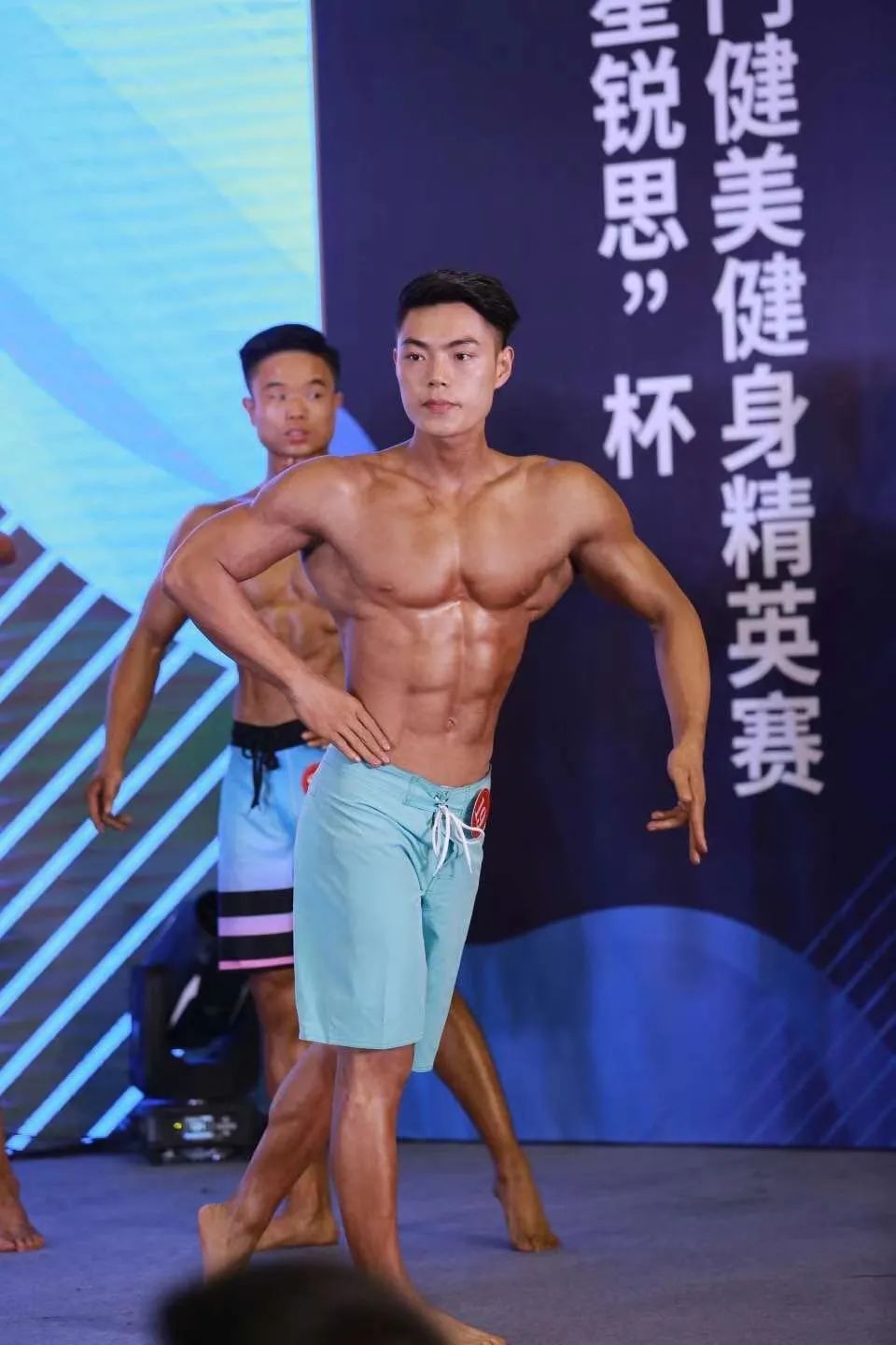 手套健身护腕怎么戴_手套健身护腕的作用_健身手套 护腕