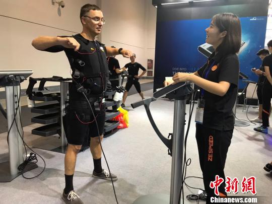 反重力跑步机原理_绿能健身设备_运动动能转电技术