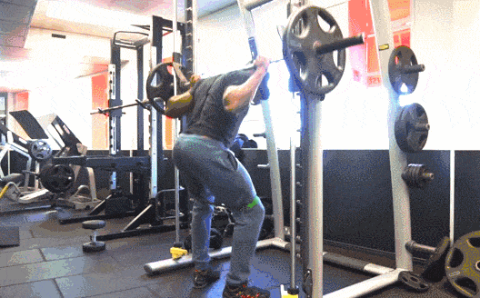 史密斯机优缺点分析_史密斯综合训练器_史密斯机训练动作