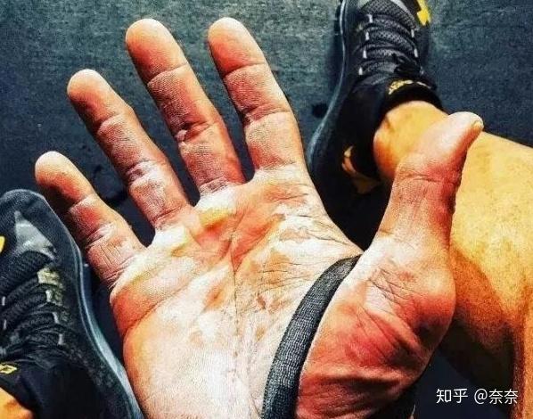 健身手套选择大一点还是小一点_健身手套怎么选_健身手套选择