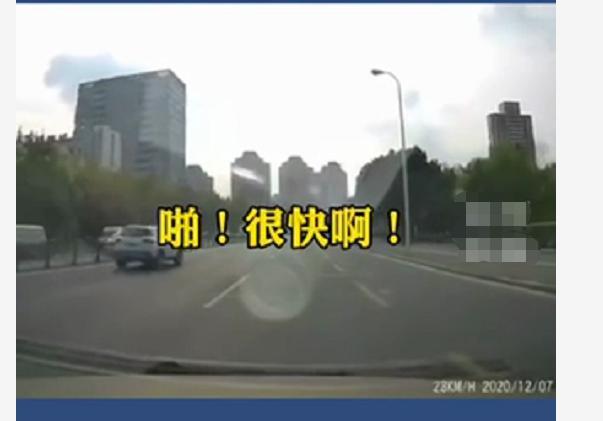 女新手首次上路，遇到“自杀式”碰瓷，女司机智应对-有驾