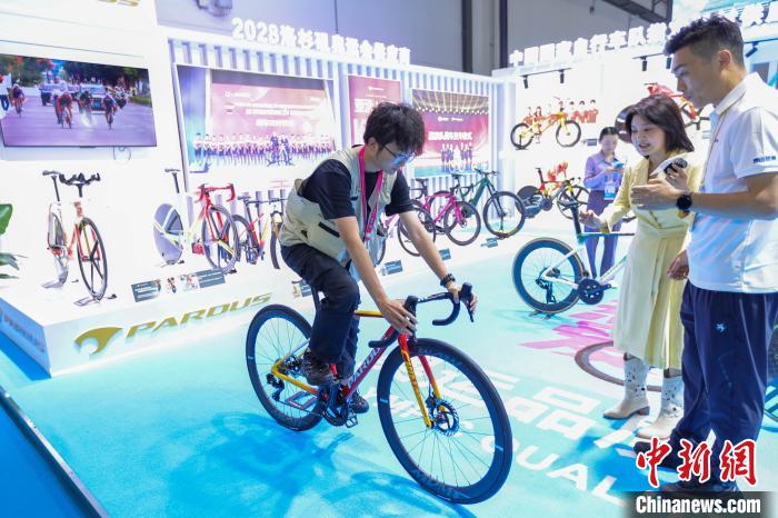 智能体育健身装备_综合训练器 健身_消博会健身设备