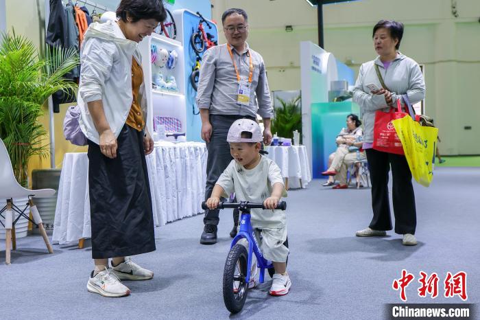 智能体育健身装备_消博会健身设备_综合训练器 健身